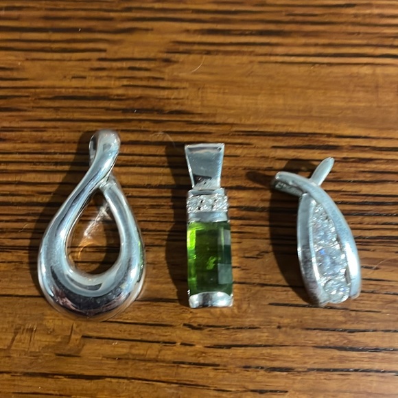 Lia Sophia Necklace with 3 slides - Picture 2 of 3